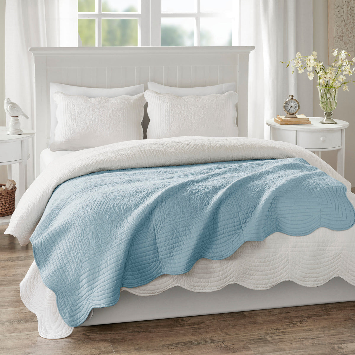 Oversized Quilted Throw with Scalloped Edges Blue 60x72'