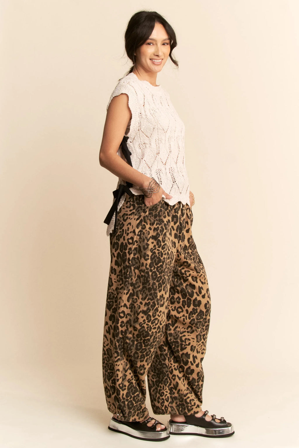 Davi & Dani Ribbon Bow Ties Scalloped Trim Knit Semi Crop Top