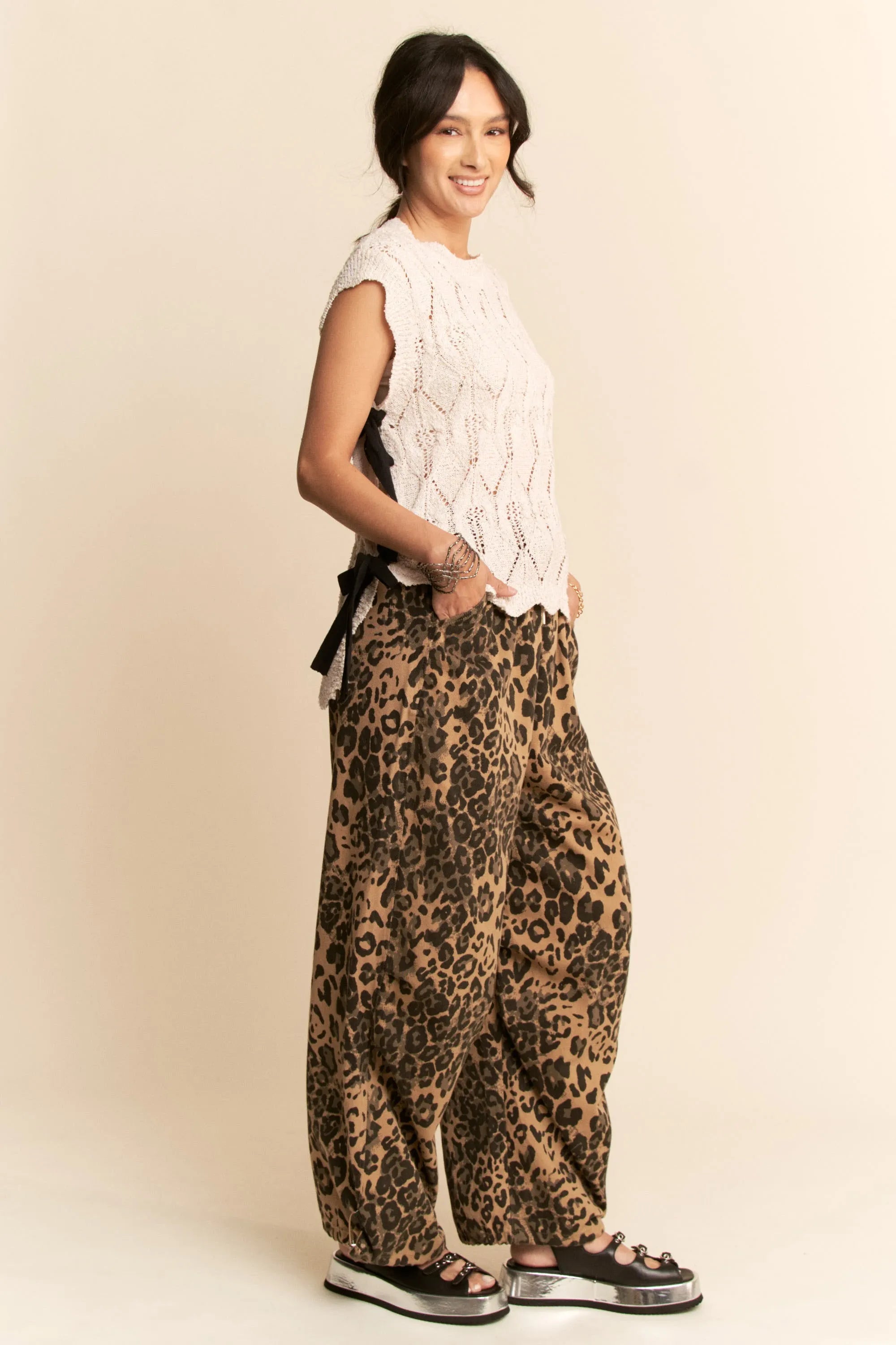 Davi & Dani Ribbon Bow Ties Scalloped Trim Knit Semi Crop Top