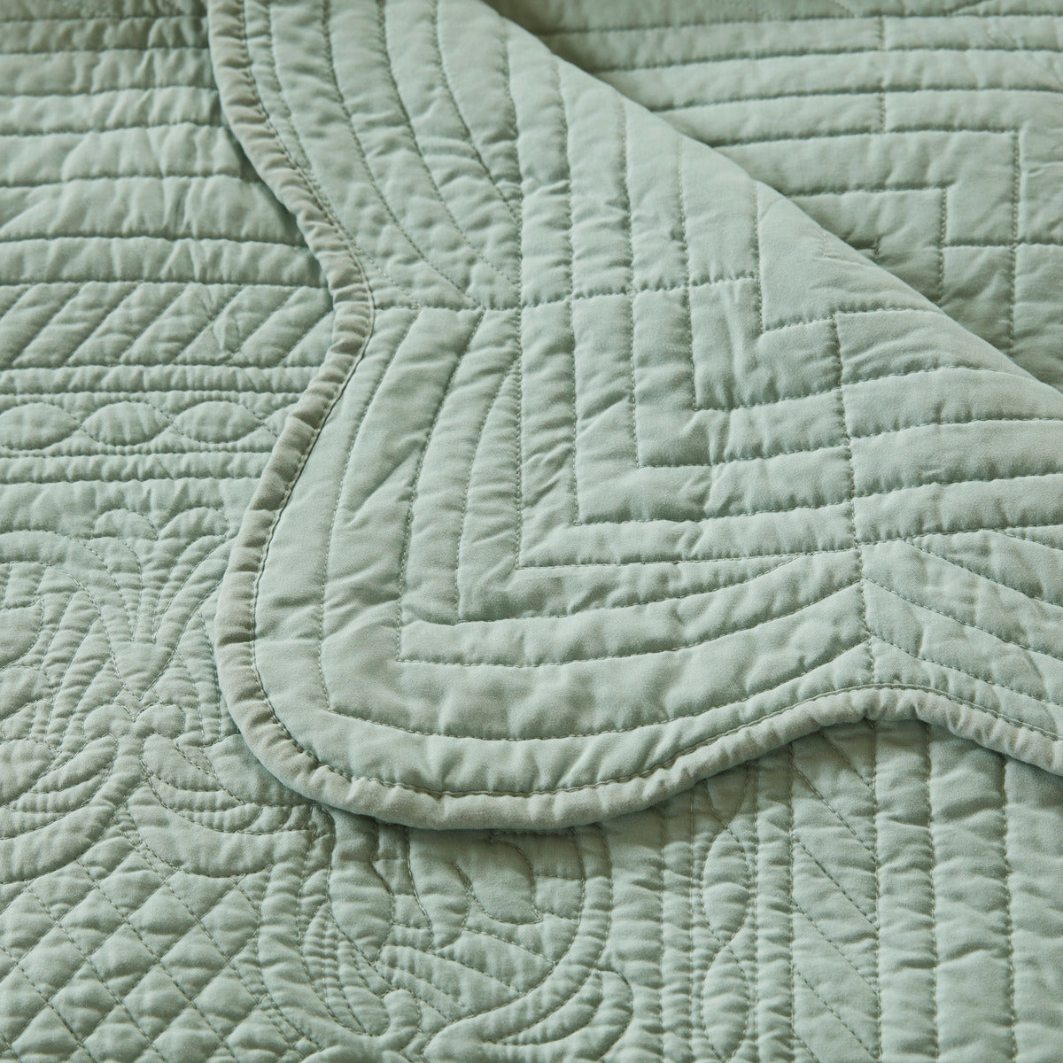 Oversized Quilted Throw with Scalloped Edges Seafoam 60x72'
