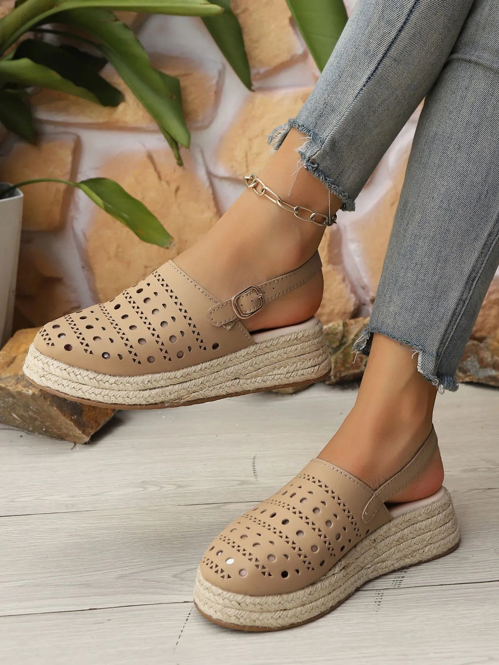 Hollow Out Platform Sandals