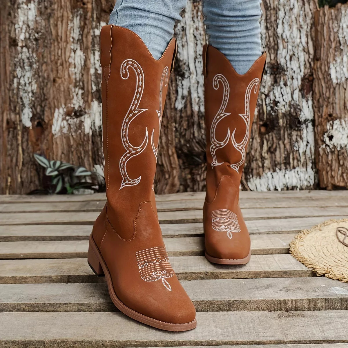 Embroidered Round Toe Block Heels Boots