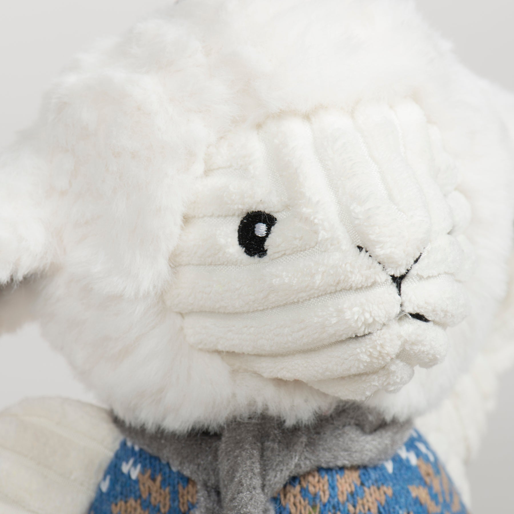 Leo Lamb Plush Dog Toy Knottie®