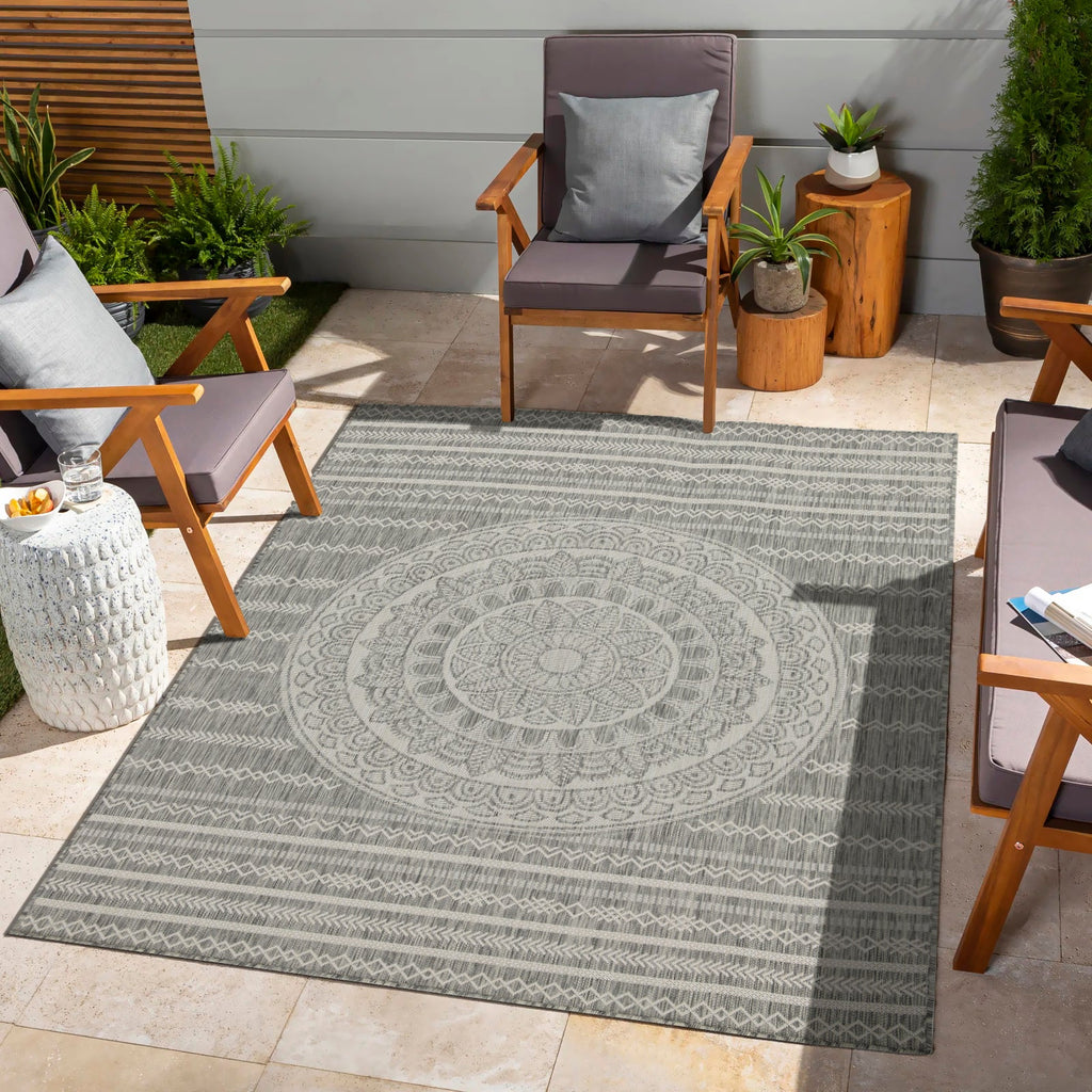 Sunshine GC_HAR2018 Silver 5 ft. 3 in. x 7 ft. 3 in. Indoor/Outdoor Area Rug