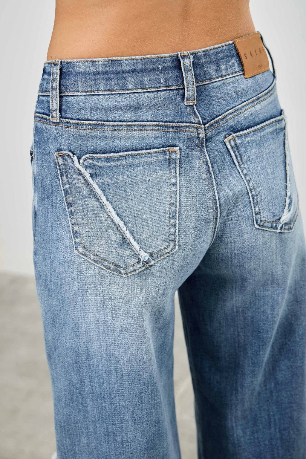 Mid Rise Wide Frayed Seam