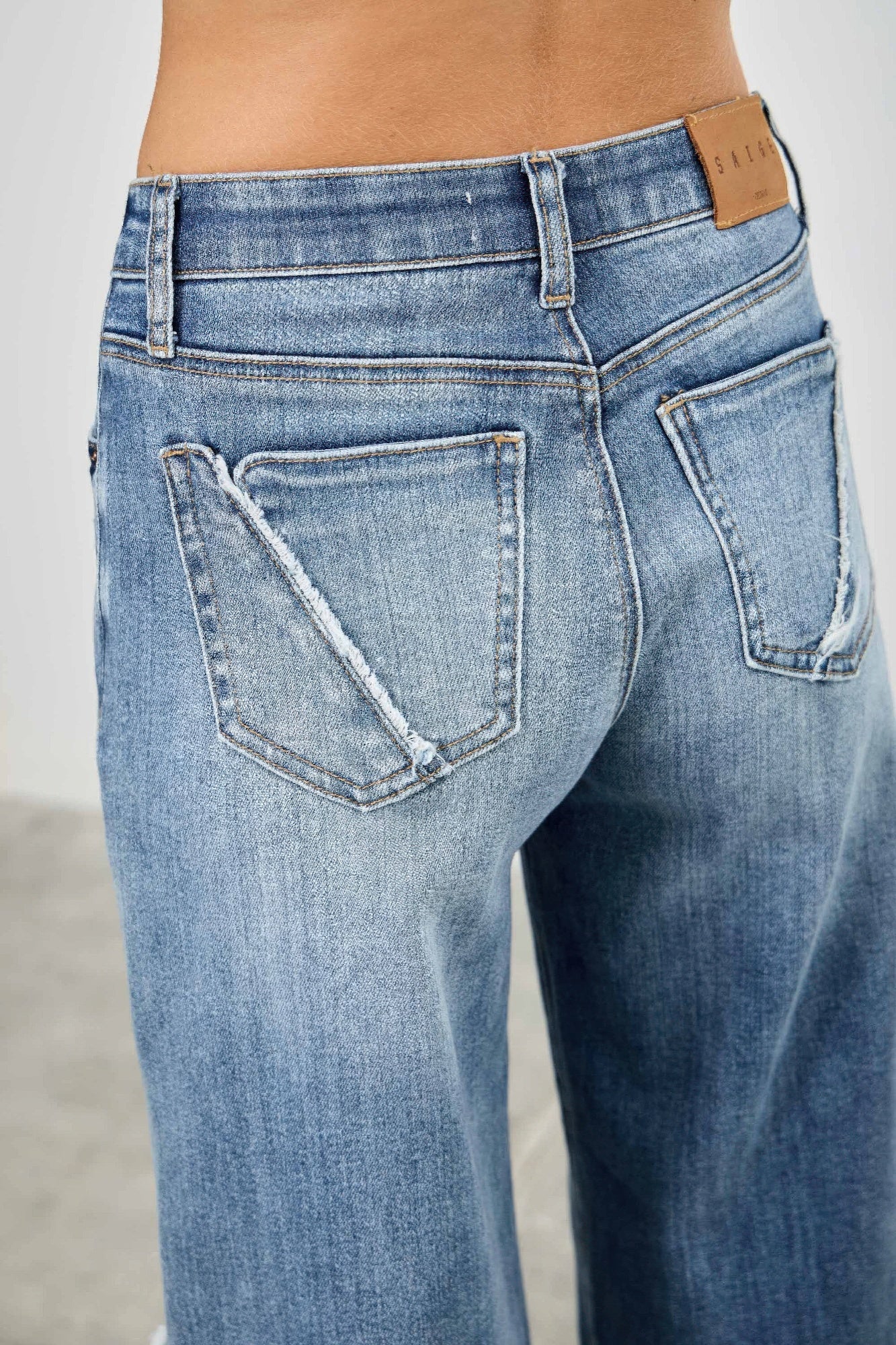 Mid Rise Wide Frayed Seam