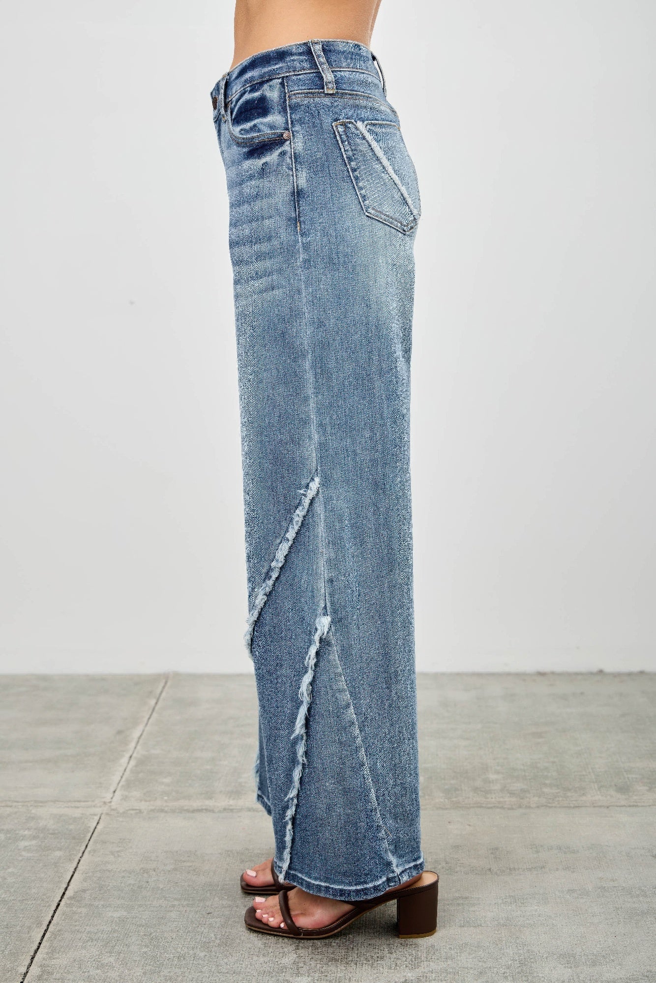Mid Rise Wide Frayed Seam