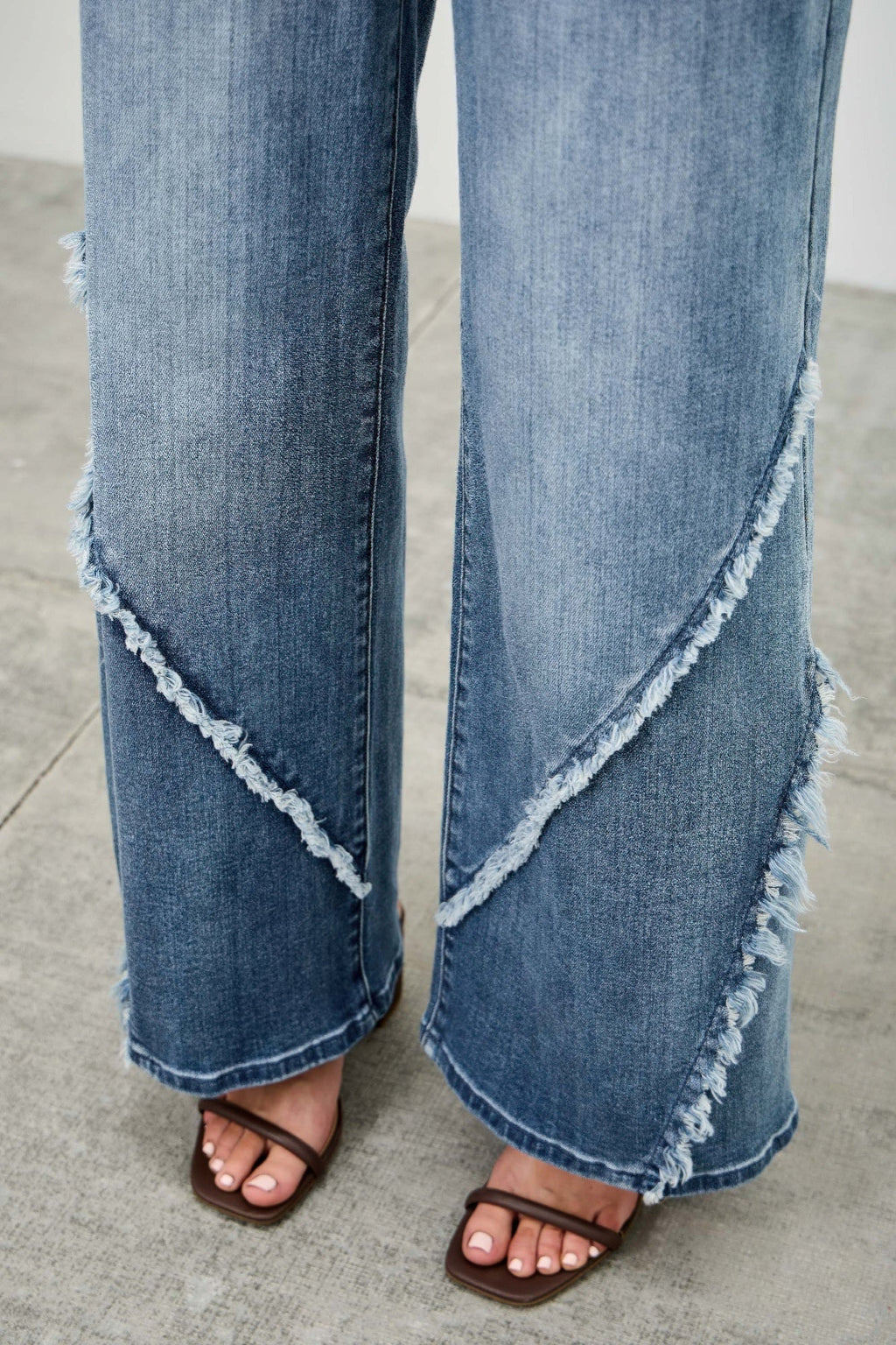 Mid Rise Wide Frayed Seam