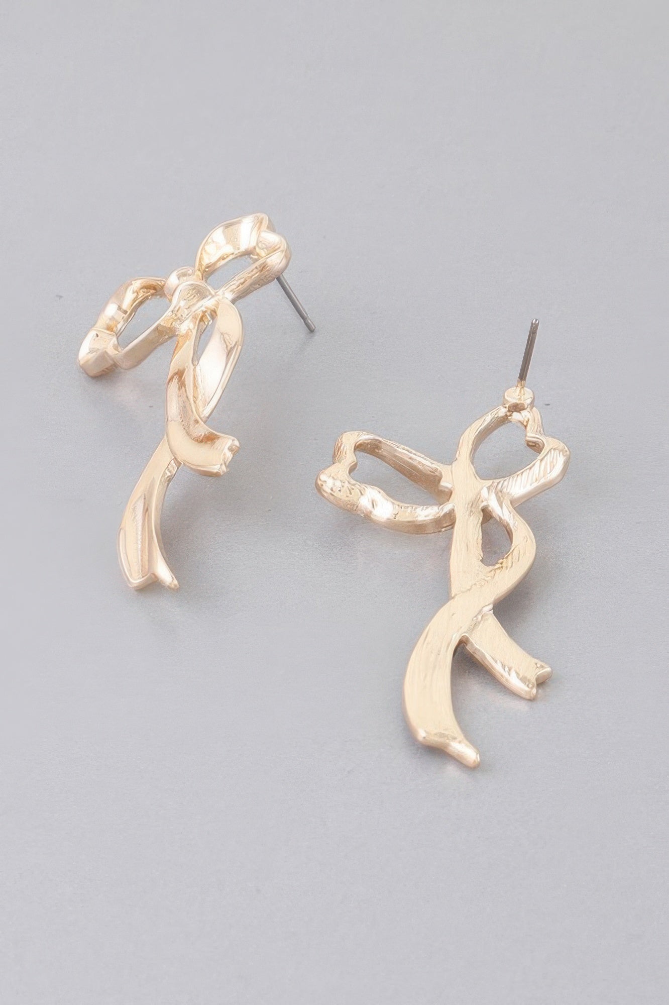 Shiny Cloud Ribbon Earrings