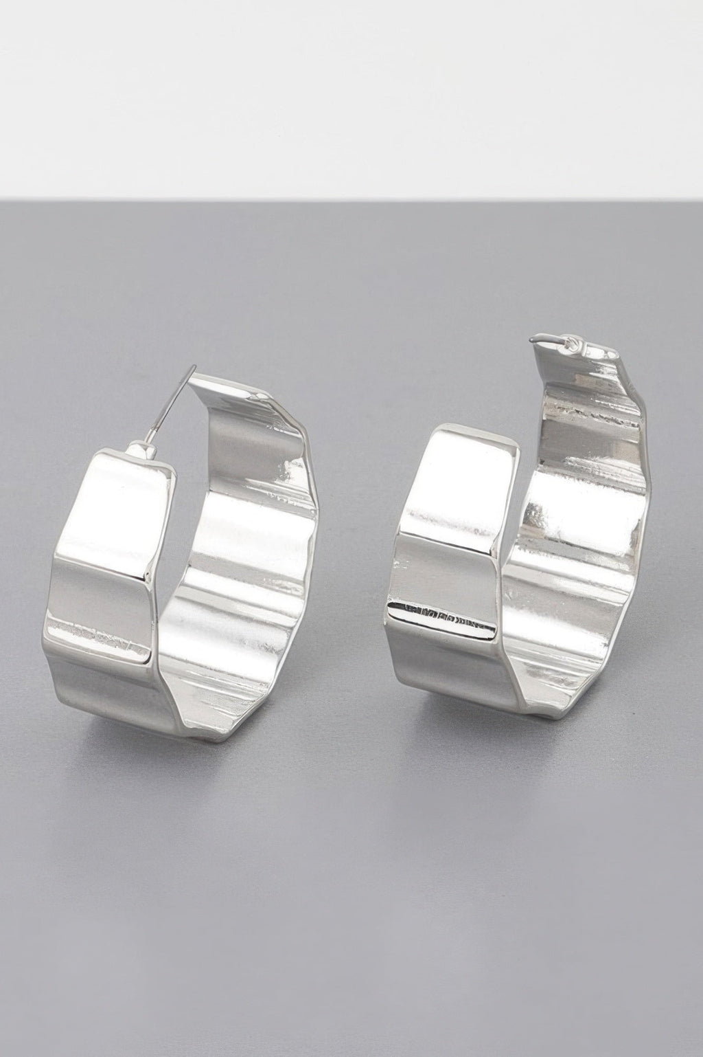 Metal Ribbed Hoop Earrings