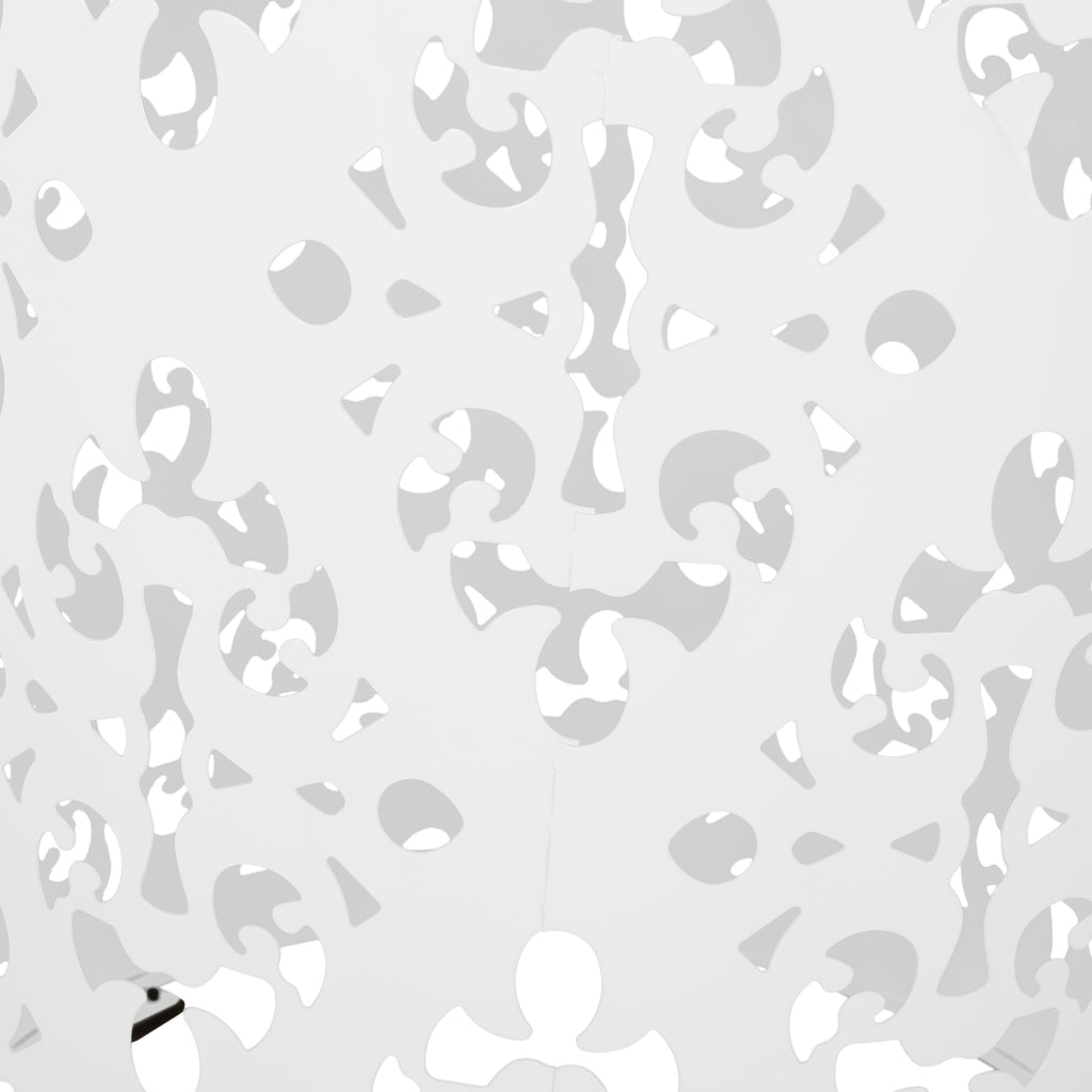 Modern Iron-Cut Design Metal End Table Set of 2 in White